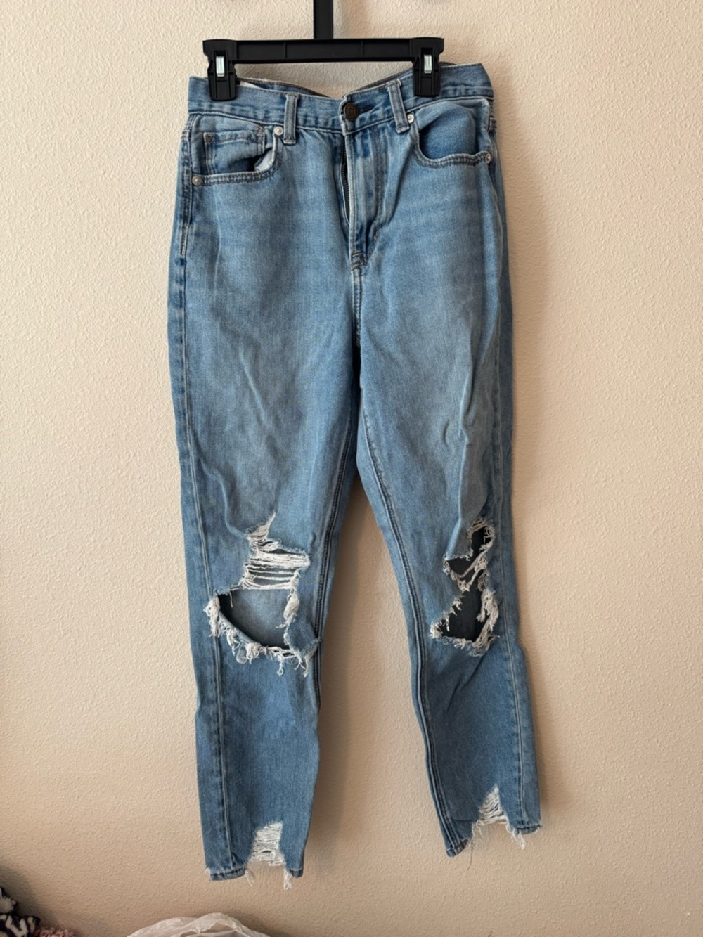 American Eagle Outfitters Light Blue Distressed Skinny Jeans